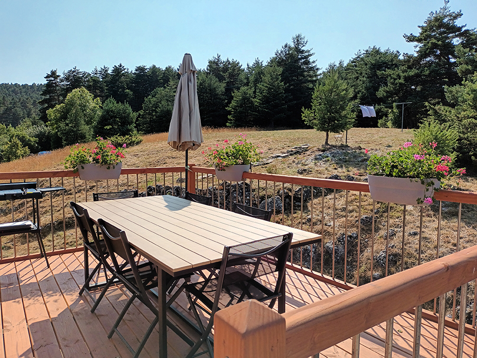 Terrasse avec vue gite lou percat